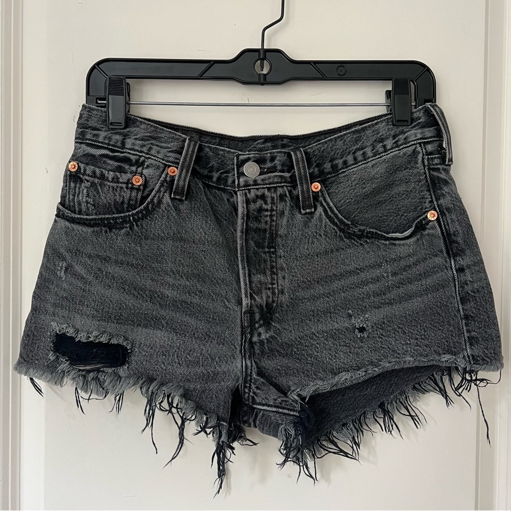 Levi’s 501 Grey Distressed Denim Shorts W27